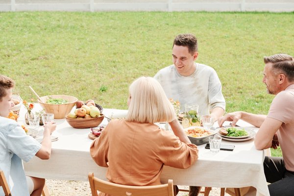 Quels sont les meilleurs conseils pour des repas de famille sains et légers ?